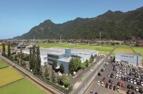 本社および工場全景