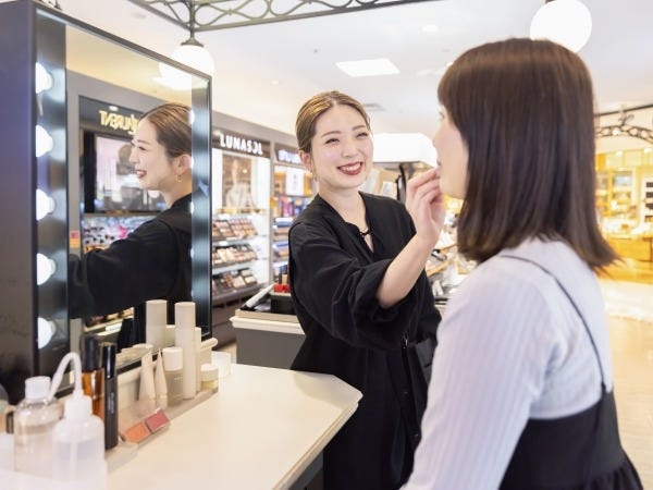 販売スタッフ・美容部員（未経験者歓迎・第二新卒歓迎）