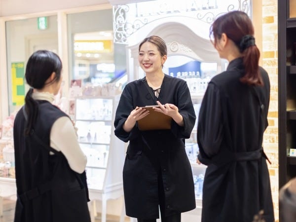 販売スタッフ・美容部員（未経験者歓迎・第二新卒歓迎）
