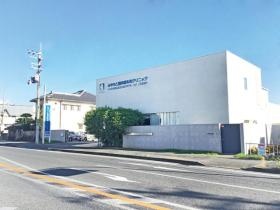 府道３１号線沿いからのクリニックの全景です。