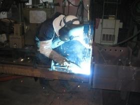 組み立てたものを溶接していきます。