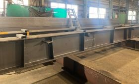 梁はこのような形になります。