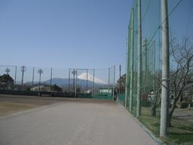 ネット取付工事例（学校グラウンド）