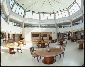 ひまわり広場（２階は特養居室となっています）