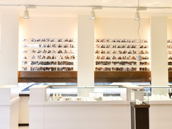 販売スタッフ・ブライダルジュエリーの店頭販売員（未経験歓迎）