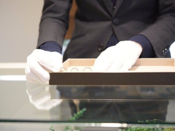 販売スタッフ・ブライダルジュエリーの店頭販売員（未経験歓迎）