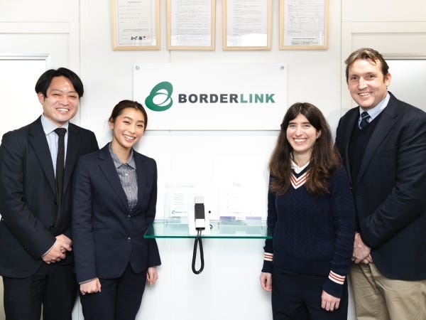 外国籍社員もいるオフィスで、自身の英語力もUP！外国籍社員と協力してイベントの企画・運営も行います。