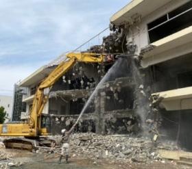 壊すことからすべてが始まる 建設への第一歩 熱い仲間を募集！