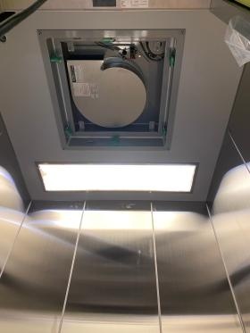 国内初クリーンシステム搭載のカゴ内