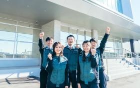 新本社ビル前にて撮影♪