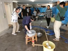 １２月は恒例の「年末餅つき大会！」