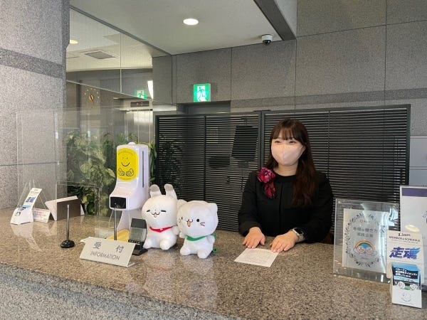 受付事務・本社ビルの受付事務（残業なし・未経験OK）