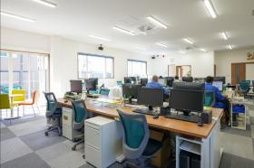 社内も明るいです。