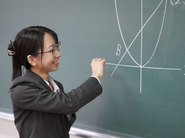 授業の基本は決まっていますが、それぞれの個性を生かした授業作りができます。