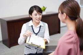 ロビーでの患者さん対応