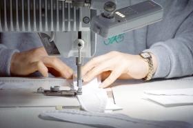 作業画像（ミシン縫製）