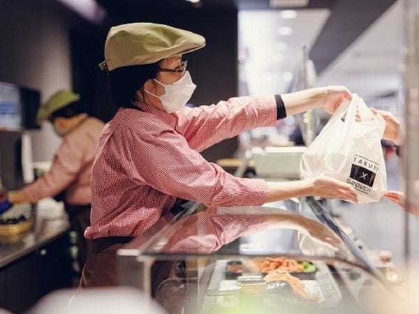 食べるのは好きだけれど料理はあまりできない…そんな方も大丈夫。未経験からスタートした先輩もたくさんいます！