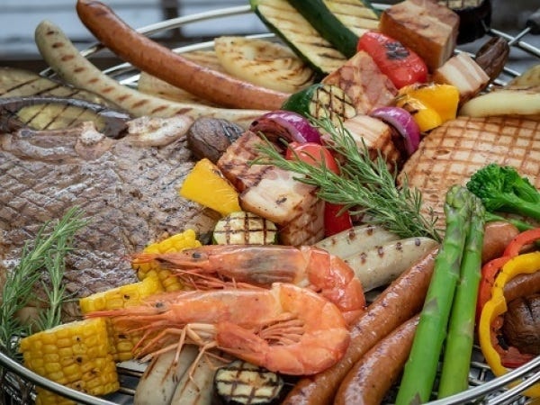 接客や調理に慣れたら販売戦略にも関わっていただく予定です！店長のもとで焦らず少しずつ学んでいける、そんな成長できる環境です。