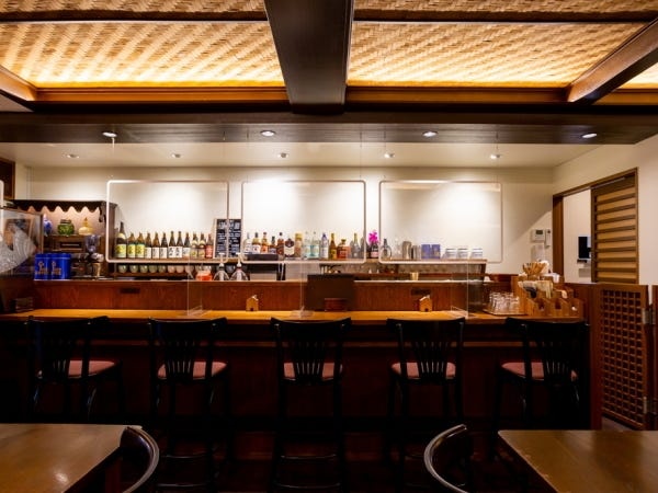 ホールスタッフ・根津神社近くの和風カフェで働くホールスタッフ