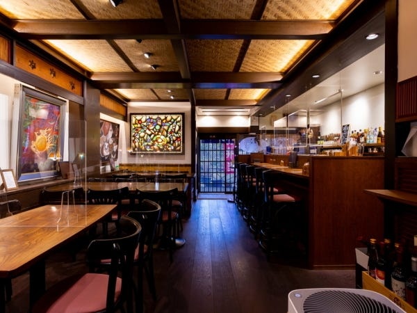 ホールスタッフ・根津神社近くの和風カフェで働くホールスタッフ