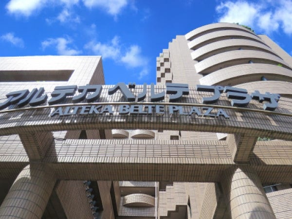 「億ション」の「ベルテ南青山」。歴史ある建物の清掃に携わっていただきます。