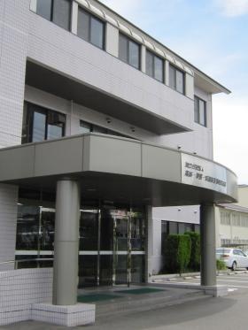 本館（広島バス「広島バス本社前」の目の前にあります。）