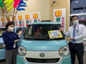 販売スタッフを代表して。男性も女性も在籍しています！