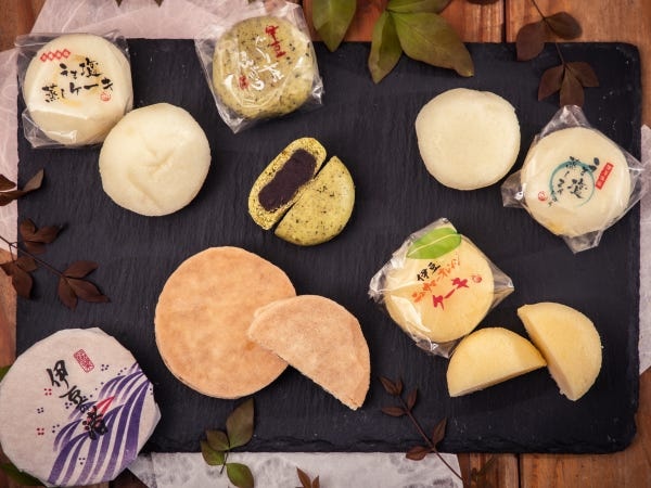美味しい色々なお菓子をお土産として販売中！【伊東ブランド】に認定された商品も。