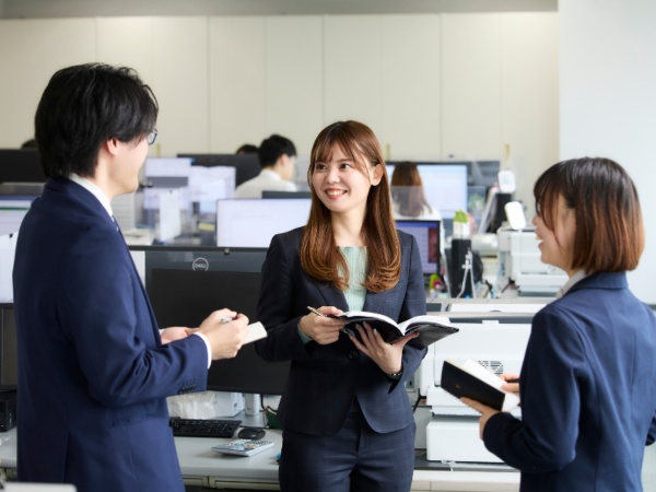 朝礼や終礼を行っており、業務や必要な情報を共有します。