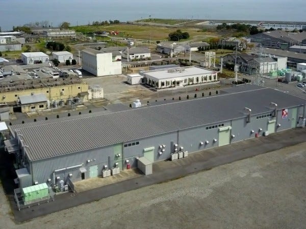 約350名が働く本社壬生川工場です。10～60代の男女が活躍中です。