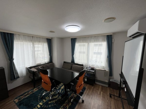 ミーティングルーム。快適に過ごせるよう努めています。