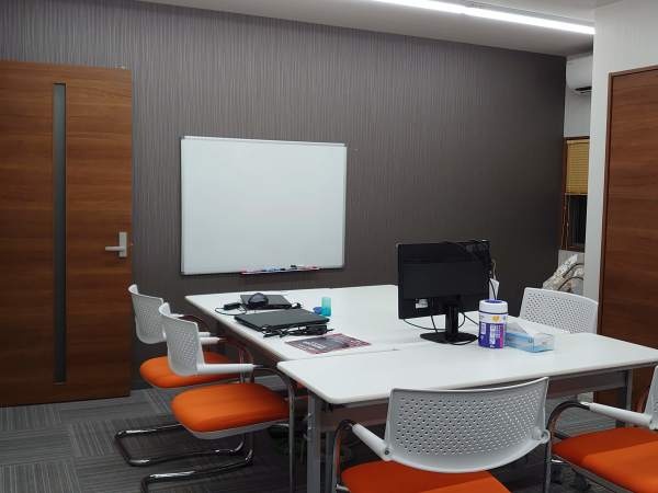 会議室。少人数の研修・セミナー会場としても利用します
