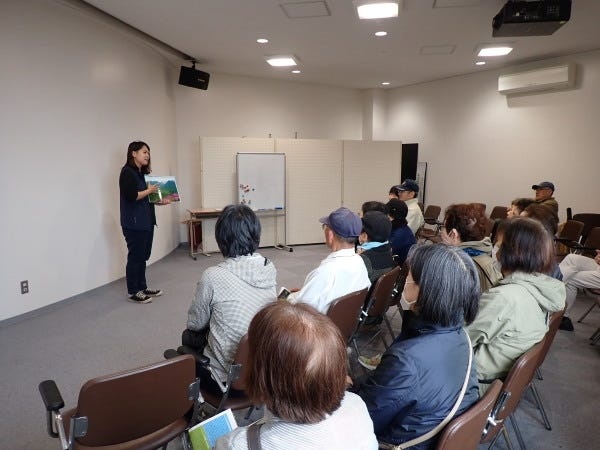 館内では団体向けにくじゅう連山やタデ原を15分程度紹介するレクチャー事業を担当してもらいます。