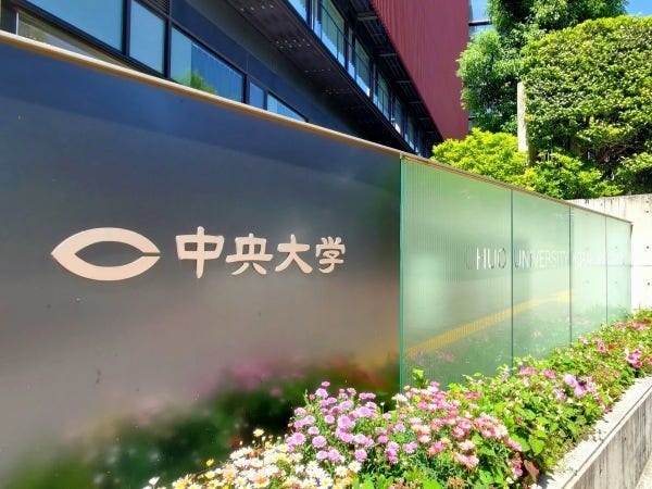 大学の仕事…となると専門的な知識が必要かと思うかもしれませんが、未経験からの挑戦も歓迎！前向きに知識や業務を習得していくようお願いします。