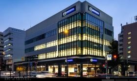 北海道マツダの本社社屋。１階が札幌店のショールームです。