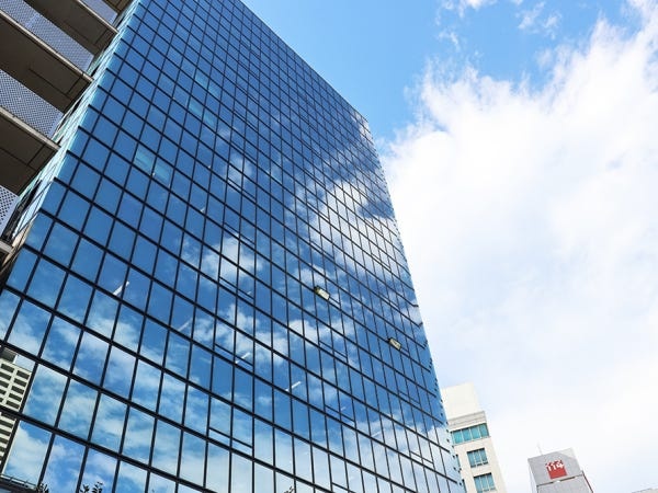 オフィスは神戸国際会館のすぐ近くの井門神戸ビル内