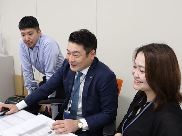 行政書士からの丁寧な指導は、スタッフにとって、よい学びの機会となっています！