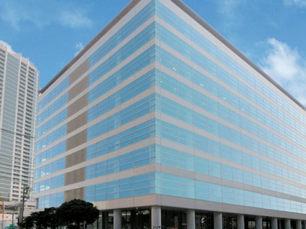 横浜ベイクォーター直結、横浜駅から雨でも濡れずに通勤できる便利な立地のオフィスです！