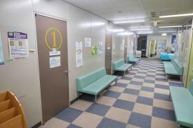 柿添病院 外来の待合所