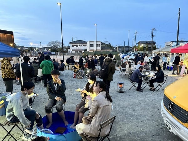 駅前で開催した小さな一歩プロジェクト