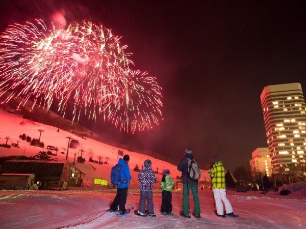 当社の協賛でスキー場であげる花火。