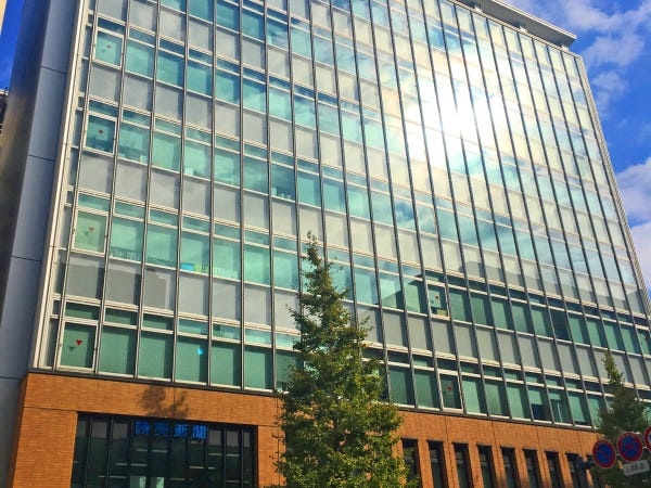 本社が入ったビルになります。１階にはセブンイレブンがあり、特に天気の悪い日は重宝します。※勤務先の官公庁施設ではありません