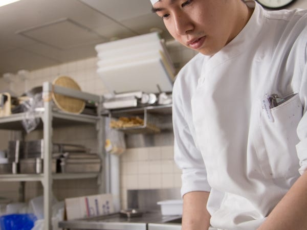 パティシエ・定山渓の森の中に佇む人気ホテルのパティシエスタッフ（経験者歓迎・Iターン歓迎）