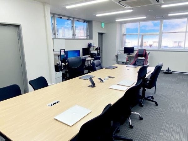 カスタマーサポート部の業務部屋です。