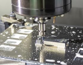 マシニングセンター 金属治具も自社加工できます