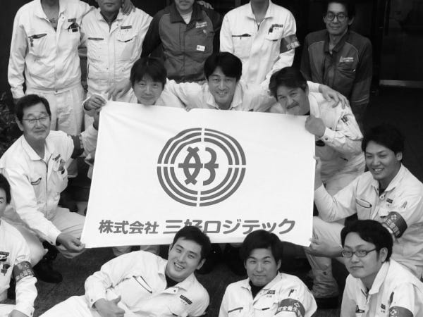 いつも明るいオフィスのメンバーです。