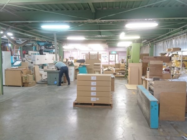 法人営業・家具メーカーの法人向け企画営業（ノルマなし・簡単な資料や見積もりを自作できるPCスキル）