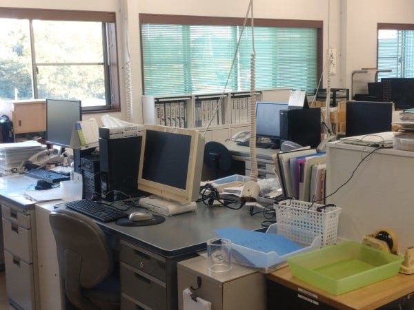 法人営業・家具メーカーの法人向け企画営業（ノルマなし・簡単な資料や見積もりを自作できるPCスキル）