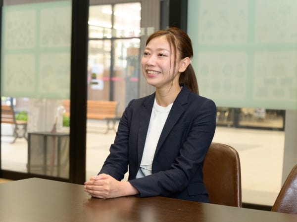 新店舗OPENも控えているため、ポジションも多数。店長→エリアマネージャーなどとキャリアアップを目指せます。