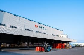 一般倉庫、危険物倉庫、冷凍冷蔵倉庫など様々な倉庫があります